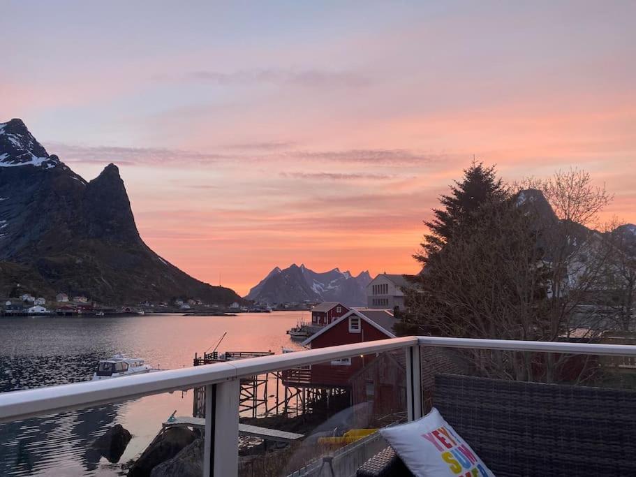 Reine Retro Villa - Cozy Villa With A Fantastic View Buitenkant foto