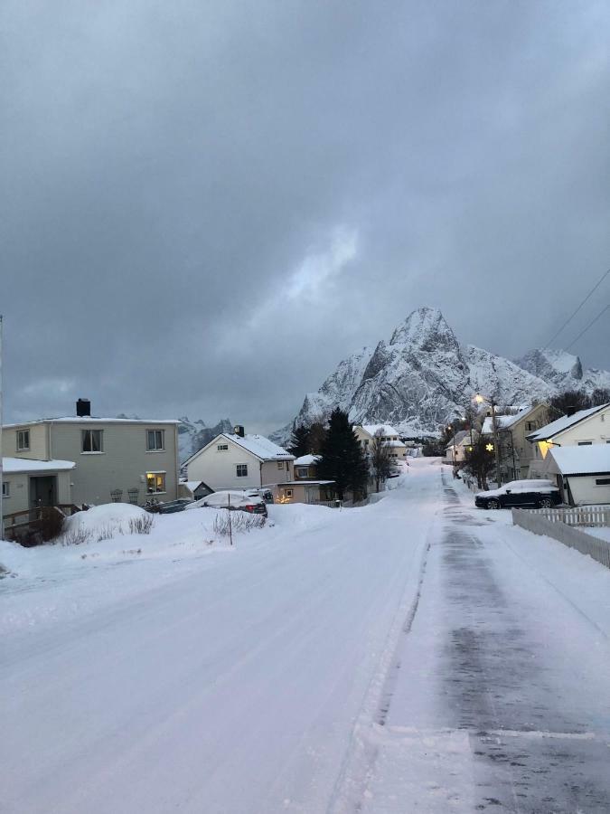 Reine Retro Villa - Cozy Villa With A Fantastic View Buitenkant foto